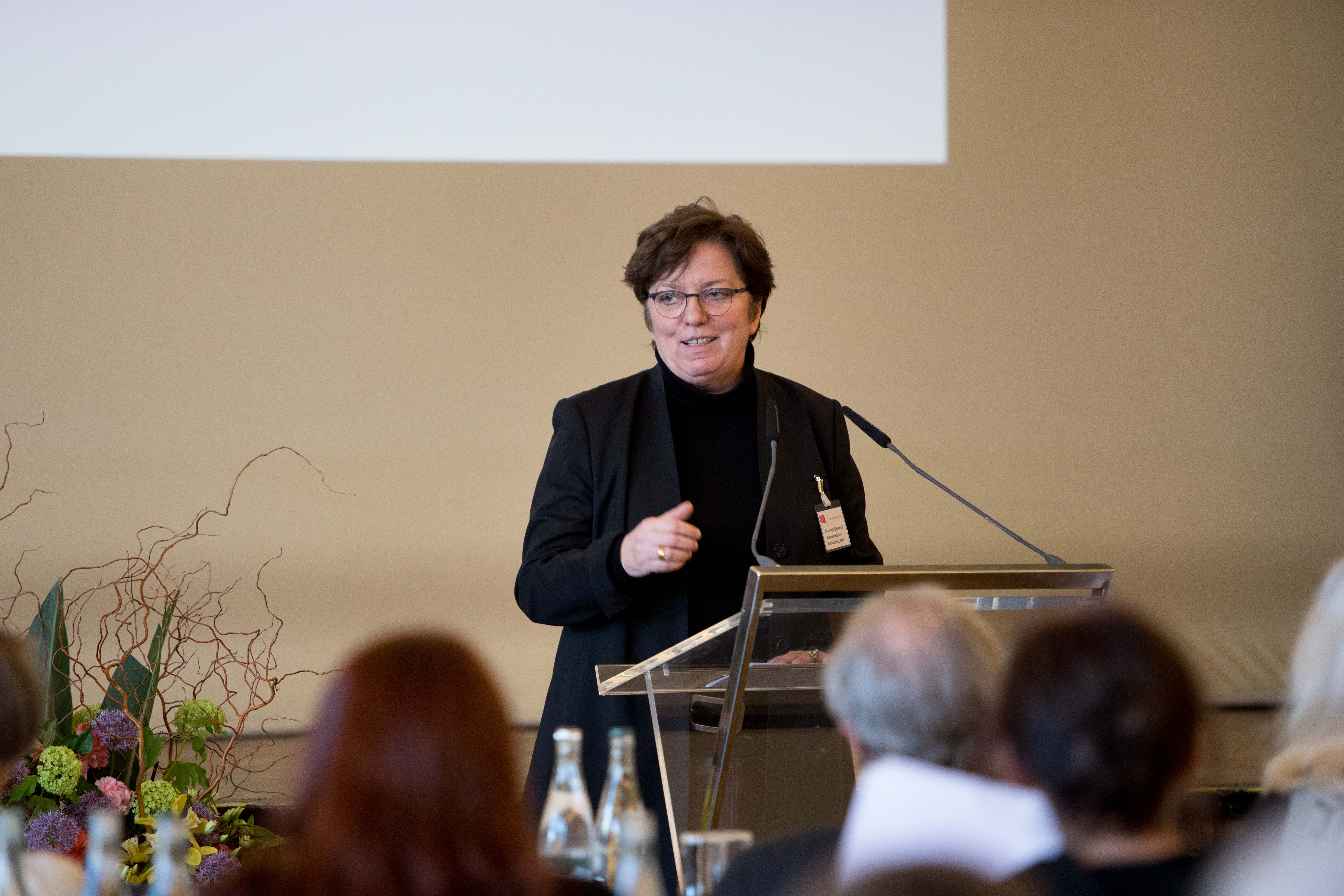 Dr. Ursula Sinnreich_Generalsekretärin Kunststiftung NRW (c)Susanne Diesner.jpg